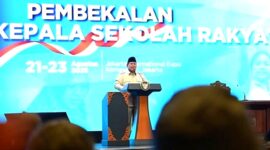 Presiden Prabowo menyampaikan rasa terima kasih dan penghargaan tinggi kepada para guru dan kepala sekolah yang telah terpilih melalui proses seleksi. Foto. Dok Setpres.