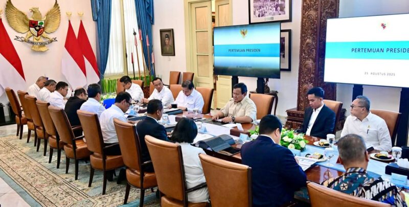 Presiden Prabowo Subianto yang memimpin rapat terbatas dan memberikan arahan khusus untuk mempercepat program pengelolaan energi berbasis sampah.