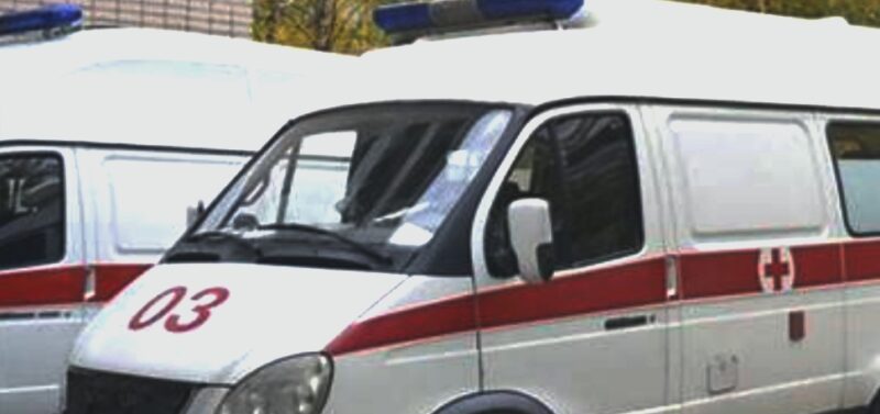Ambulans termasuk kendaraan yang memiliki prioritas atau hak utama di jalan.