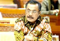 Anggota Komisi III DPR-RI, Sarifuddin Sudding, mengusulkan agar Surat Izin Mengemudi (SIM), Surat Tanda Nomor Kendaraan (STNK), dan Tanda Nomor Kendaraan Bermotor (TNKB) berlaku seumur hidup.