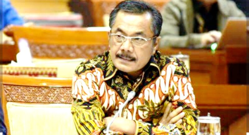 Anggota Komisi III DPR-RI, Sarifuddin Sudding, mengusulkan agar Surat Izin Mengemudi (SIM), Surat Tanda Nomor Kendaraan (STNK), dan Tanda Nomor Kendaraan Bermotor (TNKB) berlaku seumur hidup.