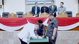 Penandatanganan persetujuan penetapan kesepakatan KUA-PPAS Tahun 2026 oleh Bupati Subang bersama Ketua DPRD Subang