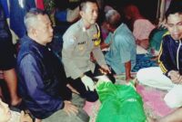 Warga Desa Talagasari, Kecamatan Kawali, Kabupaten Ciamis, dihebohkan dengan peristiwa meninggalnya seorang warga yang diduga tersengat aliran arus listrik PLN tegangan tinggi pada Sabtu, 11 Oktober 2025, malam.