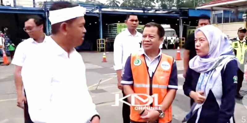 Gubernur Jawa Barat, Dedi Mulyadi, melakukan inspeksi mendadak ke PT Tirta Investama di Desa Darmaga, Cisalak - Subang.