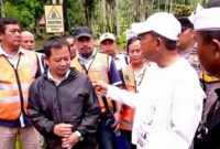 Saat investigasi Kang Dedi Mulyadi (KDM) terhadap PT. Tirta Investama Aqua di Desa Darmaga Kecamatan Cisalak, Kabupaten Subang mecurigai adanya dugaan aliran dana gelap. Foto. Tangkap layar YouTube Kang Dedi Mulyadi Channel.