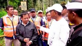 Saat investigasi Kang Dedi Mulyadi (KDM) terhadap PT. Tirta Investama Aqua di Desa Darmaga Kecamatan Cisalak, Kabupaten Subang mecurigai adanya dugaan aliran dana gelap. Foto. Tangkap layar YouTube Kang Dedi Mulyadi Channel.