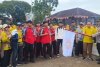 Gerak jalan santai meriahkan HUT PGRI ke-80. Pelepasan peserta dilakukan Camat Cisalak didampingi unsur  Forkopincam Cisalak, Ketua Ranting PGRI.