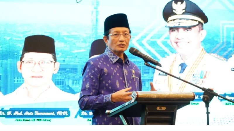 Kunjungan kerja Menag di Sulawesi Tengah diawali dengan silaturahmi bersama Masyayikh Pengurus Besar Alkhairaat sekaligus pelantikan pengurus Ittihad Persaudaraan Imam Masjid (IPIM)