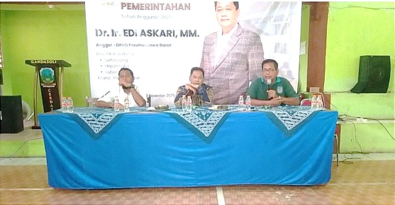 Kepala Desa Gandasoli Ares Siap Suanda menyampaikan terima kasih atas kehadiran Anggota DPRD Provinsi Jawa Barat.