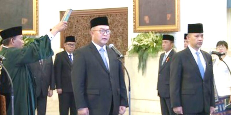 Arif Satria menggantikan posisi yang sebelumnya dijabat Laksana Tri Handoko yang sudah menjabat sejak 2021.