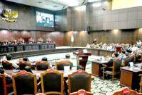 Dalam pertimbangannya, MK membahas soal tidak adanya frasa 'setingkat menteri' untuk mendefinisikan posisi seorang Kapolri di UU Polri