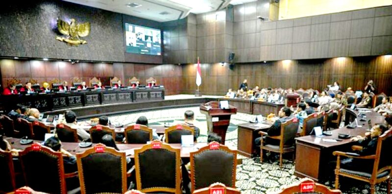 Dalam pertimbangannya, MK membahas soal tidak adanya frasa 'setingkat menteri' untuk mendefinisikan posisi seorang Kapolri di UU Polri