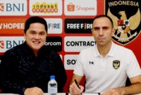 Ketum PSSI bersama mantan Timnas Uzbekistan Timur Kapadze
 Foto. Tangkap layar. IG @Garudalegends. 