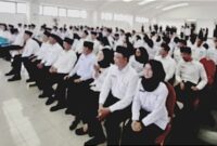 Badan Kepegawaian dan Pengembangan Sumber Daya Manusia (BKPSDM) Kabupaten Bandung Barat menyerahkan Surat Keputusan (SK) kepada 5.812 Pegawai Pemerintahan dengan Perjanjian Kerja (PPPK) Paruh Waktu