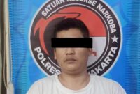 Dari tangan pelaku, kami menyita 13.764 butir obat keras tertentu berbagai jenis serta sejumlah barang bukti lainnya berupa tujuh pack plastik bening kosong dan dua unit handphone.