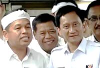 Gubernur Jawa Barat Dedi Mulyadi usai penandatanganan nota kesepahaman (MoU) dengan Direktur Utama PT KAI Bobby Rasyidin.