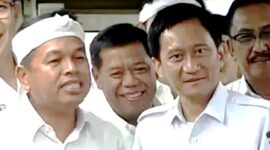 Gubernur Jawa Barat Dedi Mulyadi usai penandatanganan nota kesepahaman (MoU) dengan Direktur Utama PT KAI Bobby Rasyidin.