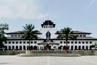 Pemerintah Provinsi Jawa Barat (Pemprov Jabar) tidak lagi memberikan Bantuan Pendidikan Menengah Universal (BPMU) untuk sekolah-sekolah SMA/SMK swasta di Jabar.