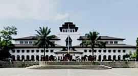 Pemerintah Provinsi Jawa Barat (Pemprov Jabar) tidak lagi memberikan Bantuan Pendidikan Menengah Universal (BPMU) untuk sekolah-sekolah SMA/SMK swasta di Jabar.