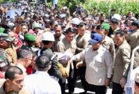 Presiden menegaskan pemerintah akan segera memperbaiki jalur-jalur vital yang rusak dan fasilitas pendidikan di wilayah terdampak.