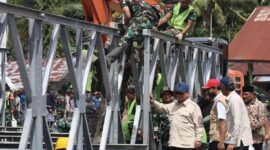 Presiden menegaskan fokus utamanya  adalah memperbaiki bendungan dan jaringan irigasi yang menjadi sumber kehidupan para petani. 