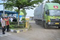 Irjen Rudi Setiawan, Kapolda Jawa Barat, melakukan peninjauan langsung ke Pos Cipali dalam rangka Operasi Lilin Lodaya 2025.