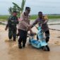 Kapolsek Ciasem bersama anggota Polsek dan aparat Desa Dukuh melakukan pengecekan di Dusun Dukuh Girang Barat menyusul naiknya debit Sungai Ciasem akibat hujan deras.