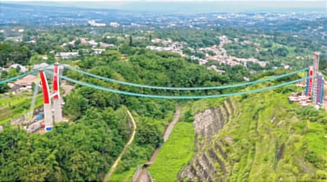 Jembatan Kaca Terpanjang di Indonesia.