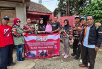 Foto : (Ketua LMPI Kabupaten Bandung), Hj. Neni Angraeni Asep Rachmat (Sekjen LMPI), Bah Wawan (Ketua MAC LMPI Arjasari), serta pengurus dan anggota LMPI Kabupaten Bandung.