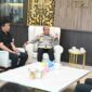 Kapolda Jawa Barat, Irjen Pol. Dr. Rudi Setiawan, menerima audiensi Kepala Kanwil Kemenag Jawa Barat, H. Dudu Rohman, di ruang Courtesy Call Polda Jabar.