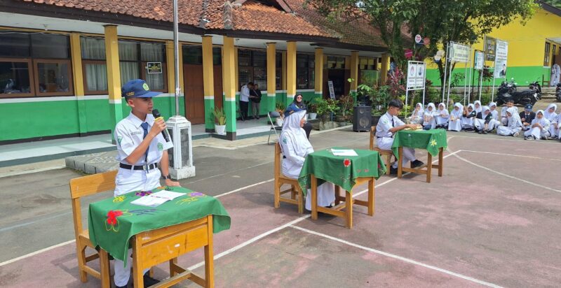 MTsN 2 Subang menggelar kegiatan kampanye calon Organisasi Siswa Intra Sekolah (OSIS) sebagai bagian dari rangkaian pemilihan pengurus OSIS periode 2026–2027. Senin (19/1/2026).