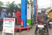 Penyesuaian harga ini mengacu pada Keputusan Menteri ESDM No. 245.K/MG.01/MEM.M/2022 yang mengubah formula harga dasar BBM.