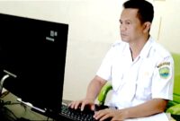 Kasi Paten Yanum Kecamatan Tanjungsiang, Anda, S.IP, mengimbau masyarakat yang ingin mengurus eKTP datang sendiri atau diwakili anggota keluarga yang tercantum dalam kartu keluarga dan tanpa dipungut biaya.