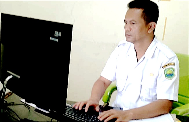 Kasi Paten Yanum Kecamatan Tanjungsiang, Anda, S.IP, mengimbau masyarakat yang ingin mengurus eKTP datang sendiri atau diwakili anggota keluarga yang tercantum dalam kartu keluarga dan tanpa dipungut biaya.