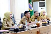 Pelaksana Tugas Bupati Bekasi, Asep Surya Atmaja, menegaskan bahwa pelayanan kesehatan adalah hak dasar setiap warga, tanpa memandang status kepesertaan BPJS atau Kartu Indonesia Sehat (KIS).