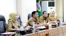 Pelaksana Tugas Bupati Bekasi, Asep Surya Atmaja, menegaskan bahwa pelayanan kesehatan adalah hak dasar setiap warga, tanpa memandang status kepesertaan BPJS atau Kartu Indonesia Sehat (KIS).