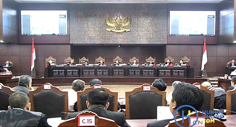 Mahkamah Konstitusi (MK) kembali menegaskan bahwa advokat merupakan penegak hukum, setara dengan polisi, jaksa, dan hakim.