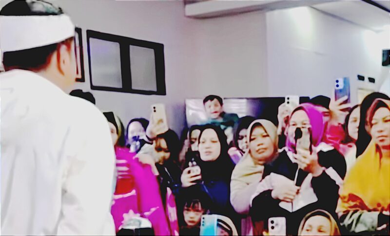 Gubernur Jawa Barat Dedi Mulyadi meninjau lokasi bencana longsor di Desa Pasirlangu, Kecamatan Cisarua, Kabupaten Bandung Barat, Sabtu (24/1/2026).