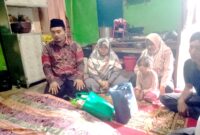 Kepala MTs Tanjungsiang, Ahmad Sobari Al Fauzi, S.Pd.I, MM.Pd, didampingi Wakil Madrasah Bid. Kesiswaan, Wali Kelas, dan BPD Desa Buniara. 