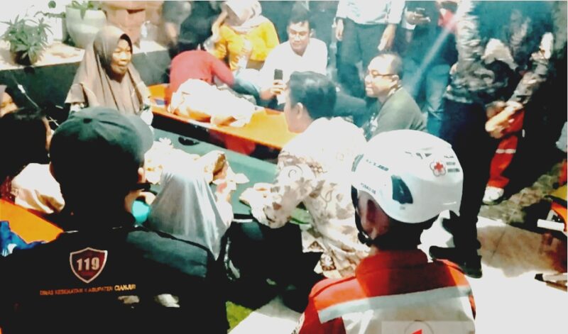 Satgas Makan Bergizi Gratis (MBG) Kabupaten Cianjur, Jawa Barat, menutup sementara tiga dapur mitra Satuan Pelayanan Pemenuhan Gizi (SPPG) di tiga kecamatan pasca-keracunan 300 orang siswa.