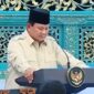Presiden RI Prabowo Subianto memberikan bonus kepada atlet Indonesia peraih medali di ajang SEA Games 2025, di Istana Negara, Jakarta.