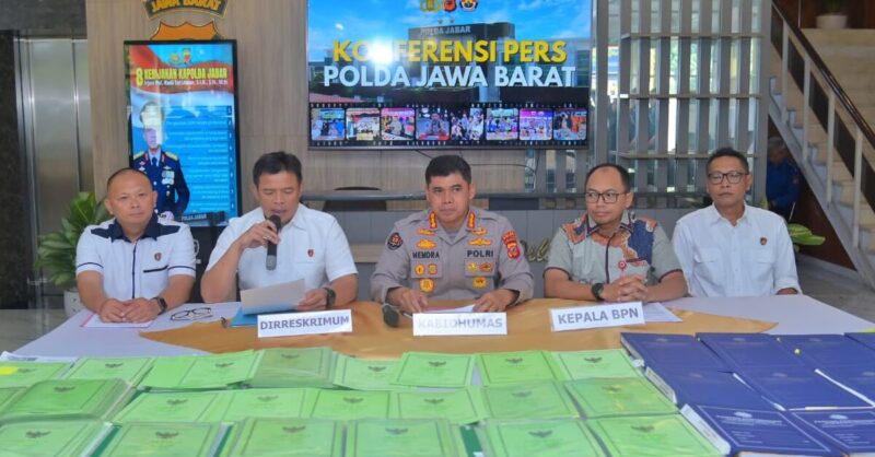 Polda Jabar mengungkap kasus dugaan tindak pidana pemalsuan surat yang berkaitan dengan praktik mafia. Foto. Dok. Humas Polda Jabar.