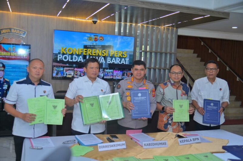 Penyidik Polda Jabar  mencatat ratusan sertifikat diterbitkan di atas lahan yang masih berstatus sengketa. 