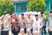 Kapolda Jawa Barat, Irjen Pol Rudi Setiawan, menyalurkan bantuan sosial berupa beras dan hadiah umrah saat kunjungan kerja ke Kabupaten Cianjur, Kamis (5/2/2026).