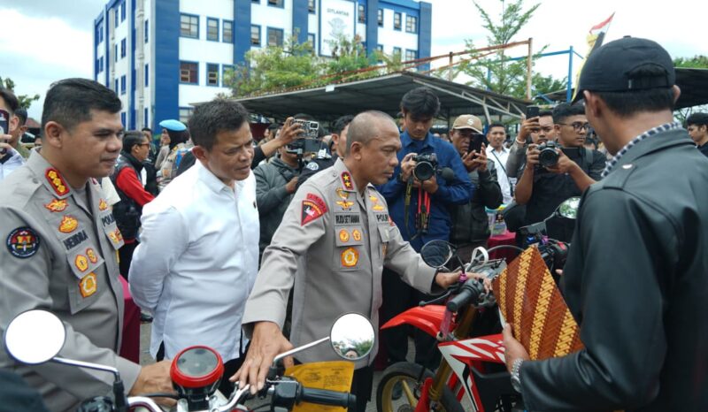 Polda Jawa Barat mengembalikan 1.122 unit sepeda motor hasil tindak pidana curanmor kepada korban melalui mekanisme pinjam pakai dan rawat.