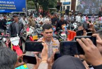 Kombes Hendra menyatakan bahwa layanan hotline ini merupakan bentuk komitmen kepolisian dalam memberikan kemudahan akses informasi kepada masyarakat.