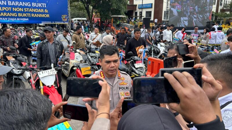 Kombes Hendra menyatakan bahwa layanan hotline ini merupakan bentuk komitmen kepolisian dalam memberikan kemudahan akses informasi kepada masyarakat.