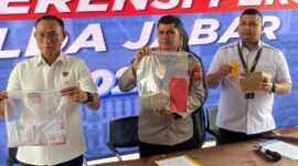 Kepolisian Daerah Jawa Barat (Polda Jabar) mengungkap kasus tindak pidana perjudian online yang beroperasi di Kabupaten Cirebon.