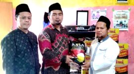 Ketua FPP Kabupaten Subang Ahmad Sobari Al Fauzi, S.Pd.I, MM.Pd,  Penyerahan bantuan kepada Ketua FPP Kecamatan Pamanukan  berlangsung di Ponpes Nurul Iman Pamanukan, didampingi Bendahara FPP Kab. Subang, KH. Asep Jalal.