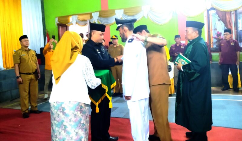 Camat Tanjungsiang Melantik Penjabat Kepala Desa Tanjungsiang, Taufik Hidayat. Senin (9/2/2026).